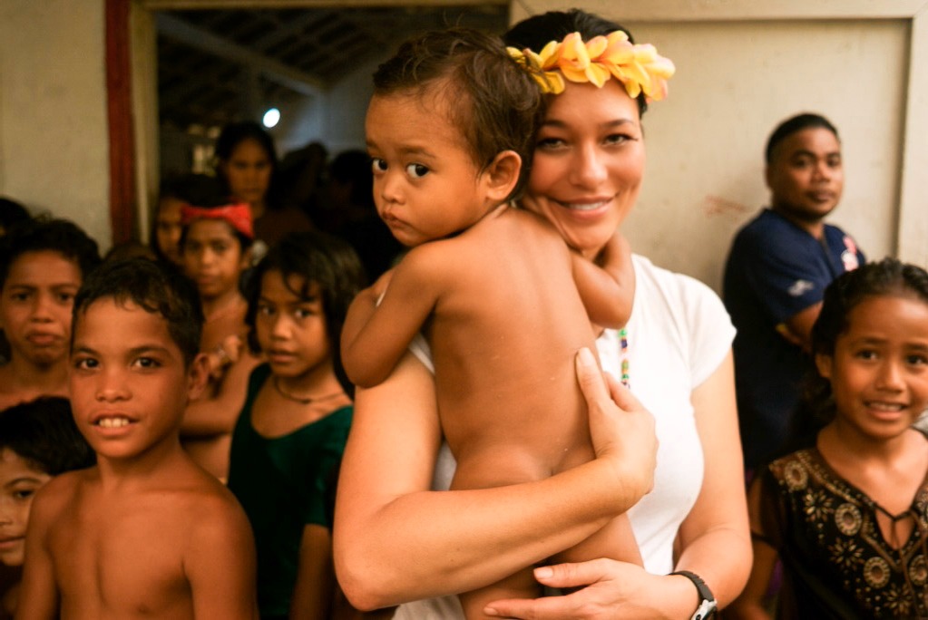 Dr. Elizabeth Lindsey with children of Satawal